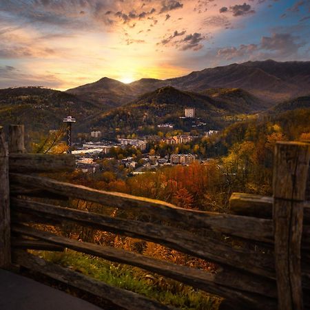 Whispering Winds, Hot Tub, Game Room, Wifi, 1089 Free Tickets Each Paid Day, Dollywood And More Гетлинбург Екстериор снимка