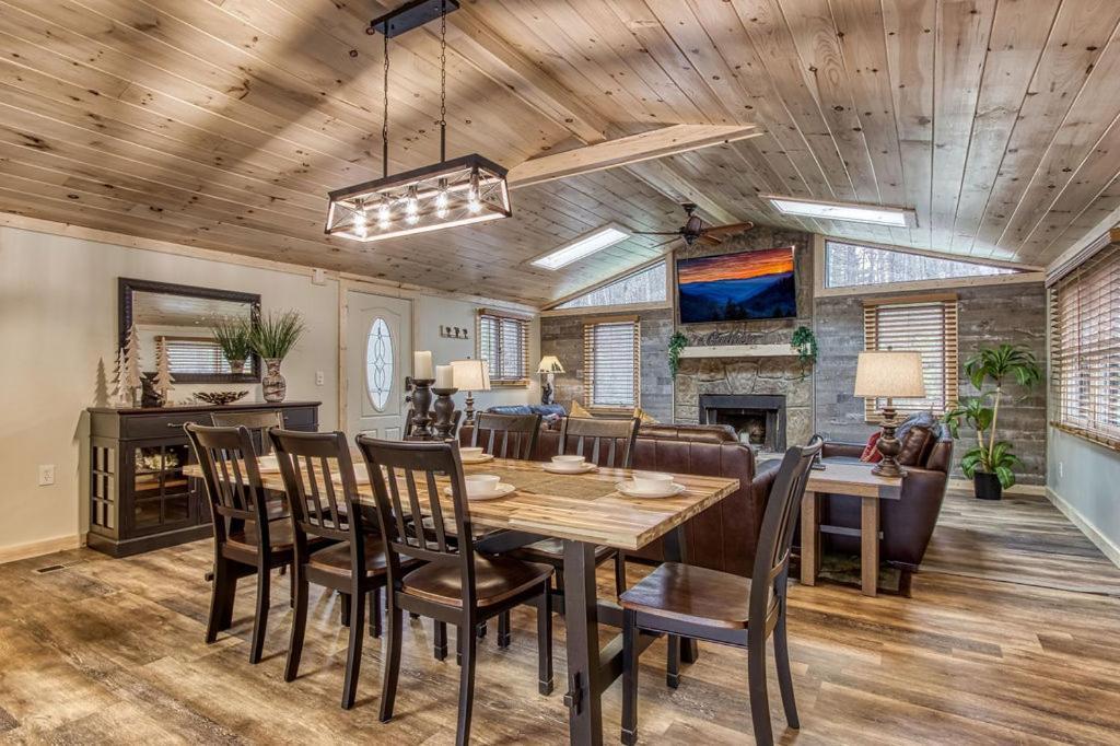 Whispering Winds, Hot Tub, Game Room, Wifi, 1089 Free Tickets Each Paid Day, Dollywood And More Гетлинбург Екстериор снимка