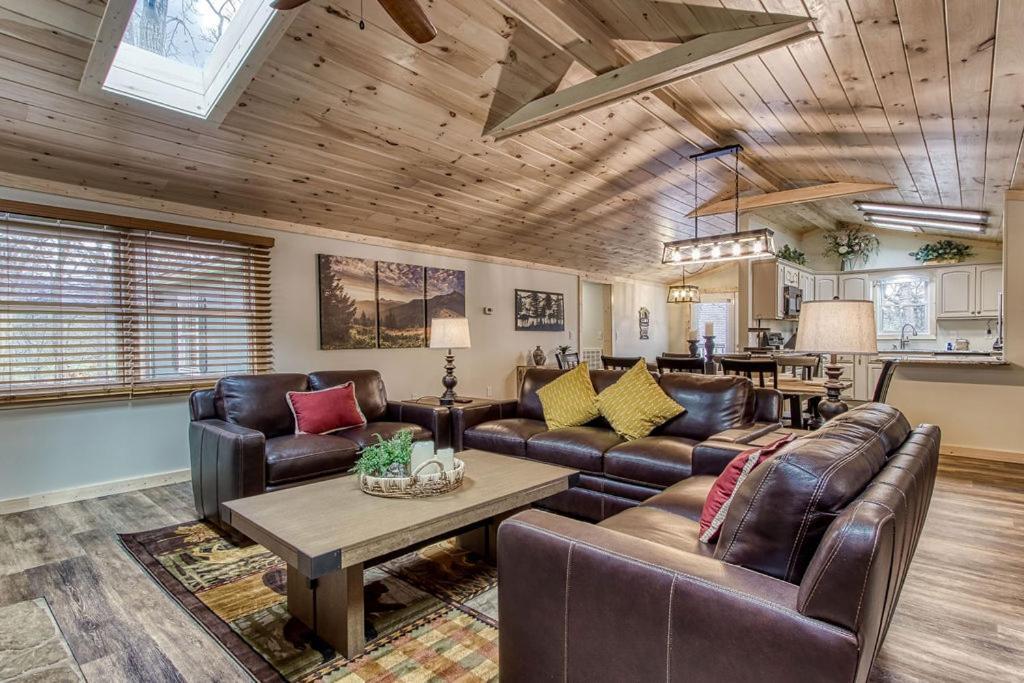 Whispering Winds, Hot Tub, Game Room, Wifi, 1089 Free Tickets Each Paid Day, Dollywood And More Гетлинбург Екстериор снимка