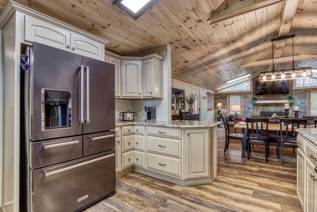 Whispering Winds, Hot Tub, Game Room, Wifi, 1089 Free Tickets Each Paid Day, Dollywood And More Гетлинбург Екстериор снимка