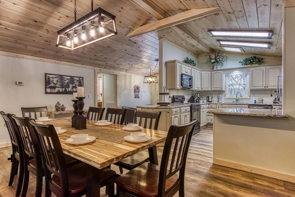 Whispering Winds, Hot Tub, Game Room, Wifi, 1089 Free Tickets Each Paid Day, Dollywood And More Гетлинбург Екстериор снимка