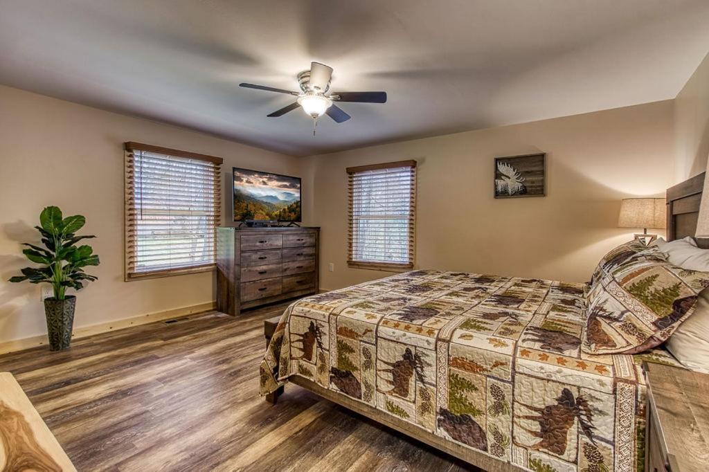 Whispering Winds, Hot Tub, Game Room, Wifi, 1089 Free Tickets Each Paid Day, Dollywood And More Гетлинбург Екстериор снимка
