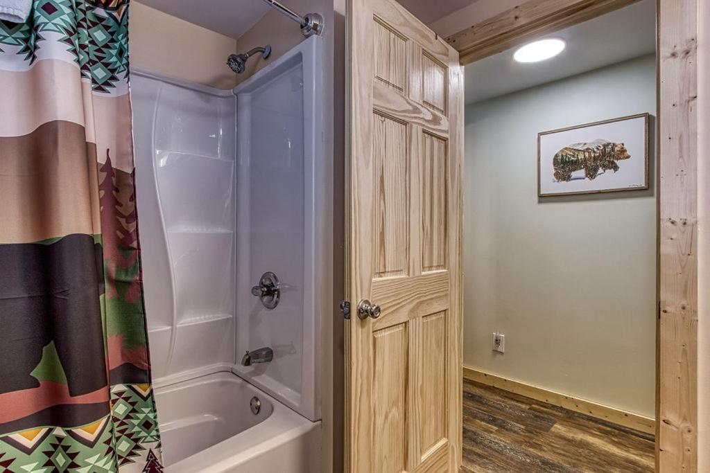 Whispering Winds, Hot Tub, Game Room, Wifi, 1089 Free Tickets Each Paid Day, Dollywood And More Гетлинбург Екстериор снимка