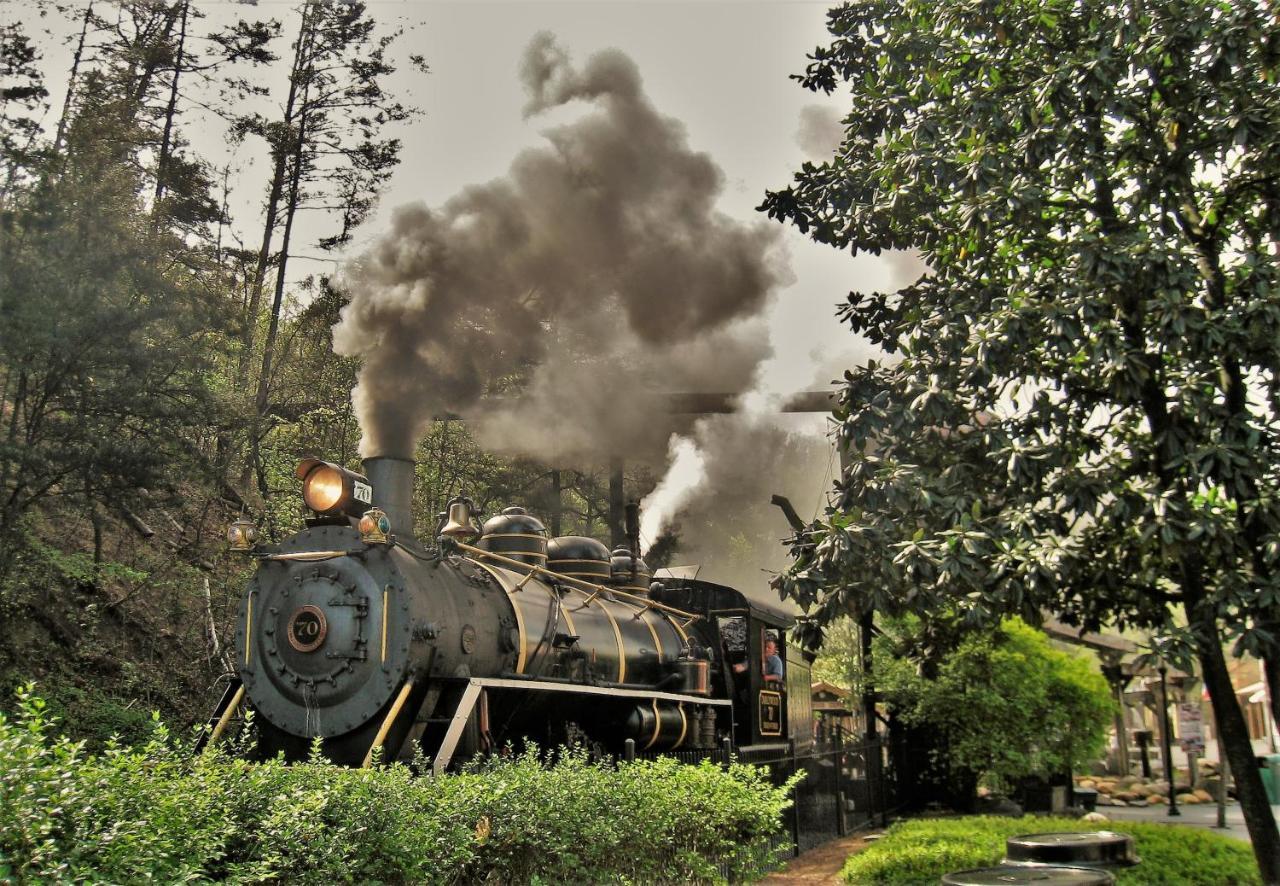 Whispering Winds, Hot Tub, Game Room, Wifi, 1089 Free Tickets Each Paid Day, Dollywood And More Гетлинбург Екстериор снимка