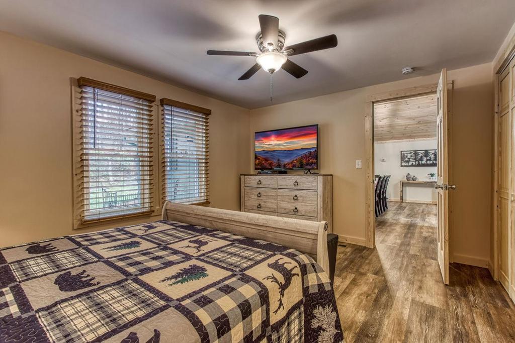 Whispering Winds, Hot Tub, Game Room, Wifi, 1089 Free Tickets Each Paid Day, Dollywood And More Гетлинбург Екстериор снимка