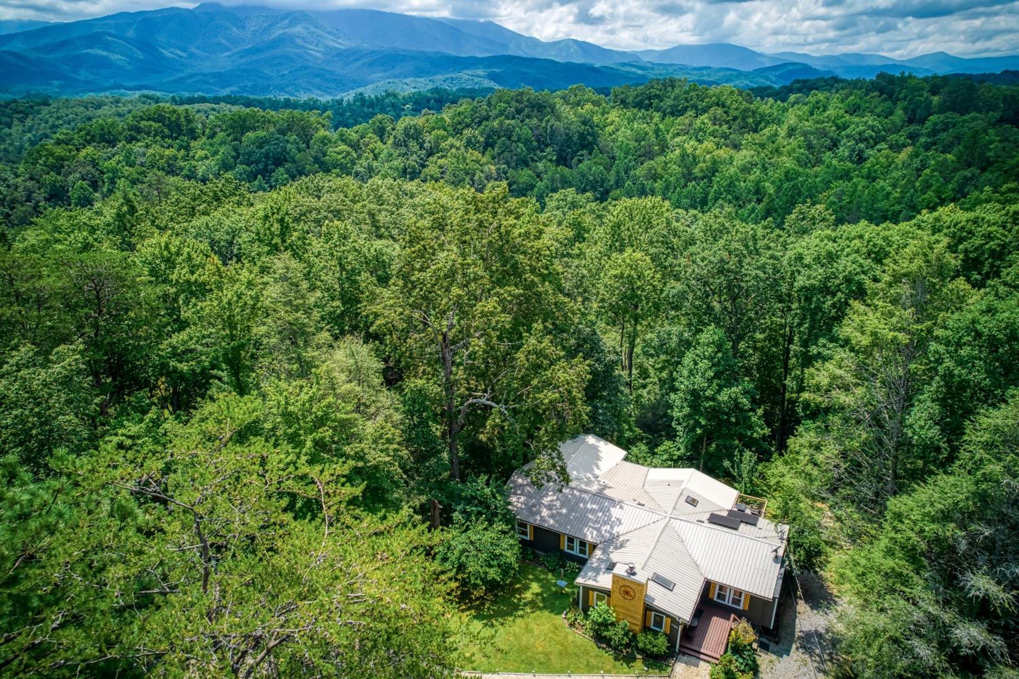 Whispering Winds, Hot Tub, Game Room, Wifi, 1089 Free Tickets Each Paid Day, Dollywood And More Гетлинбург Екстериор снимка