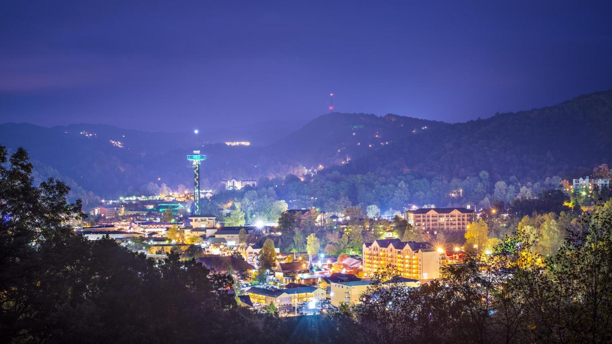 Whispering Winds, Hot Tub, Game Room, Wifi, 1089 Free Tickets Each Paid Day, Dollywood And More Гетлинбург Екстериор снимка